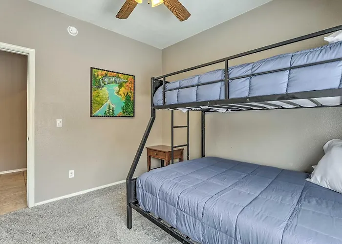 Putting + Game Room: Oasis Goodyear