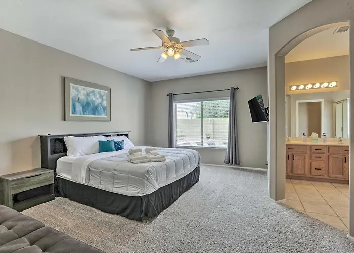 Putting + Game Room: Oasis Goodyear